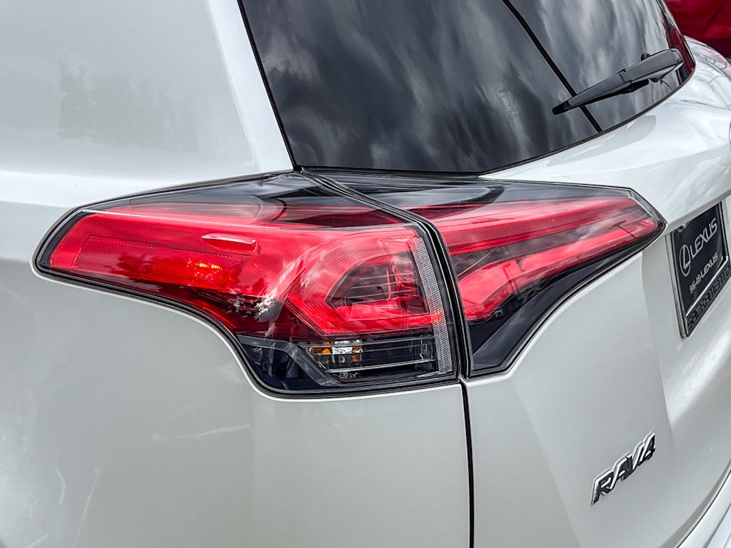 Thumbnail: 2018 Toyota RAV4 - 20