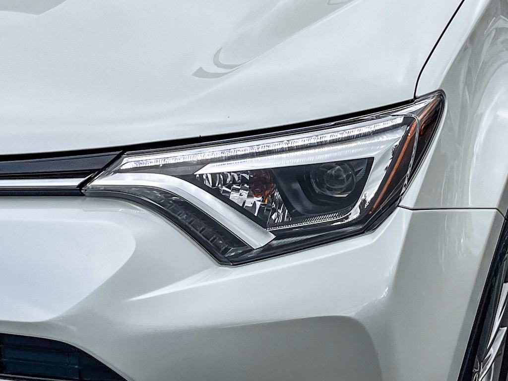 Thumbnail: 2018 Toyota RAV4 - 19