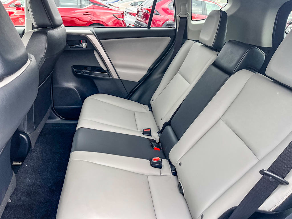 Thumbnail: 2018 Toyota RAV4 - 11