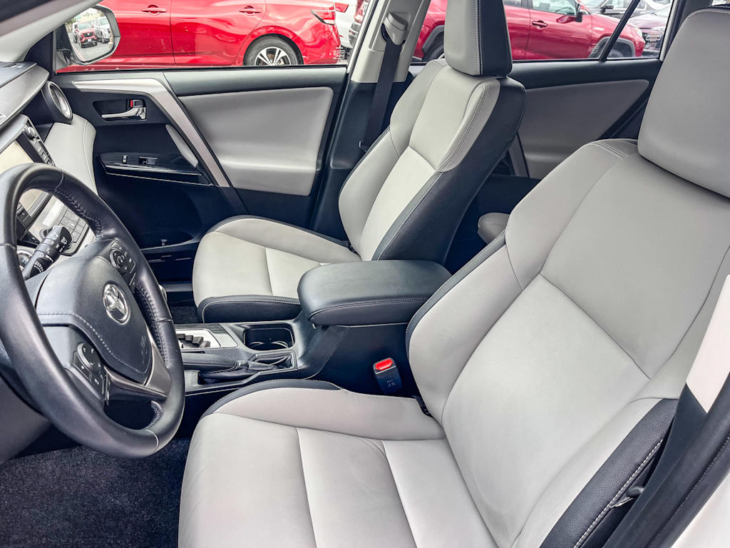 Thumbnail: 2018 Toyota RAV4 - 10