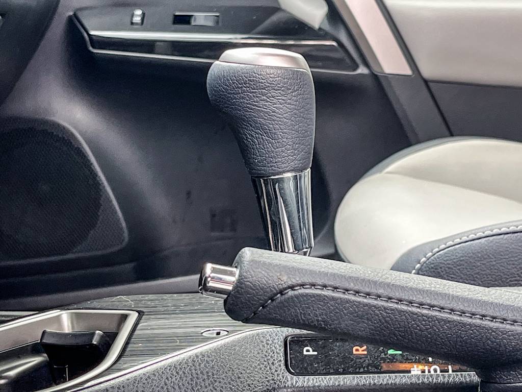 Thumbnail: 2018 Toyota RAV4 - 25