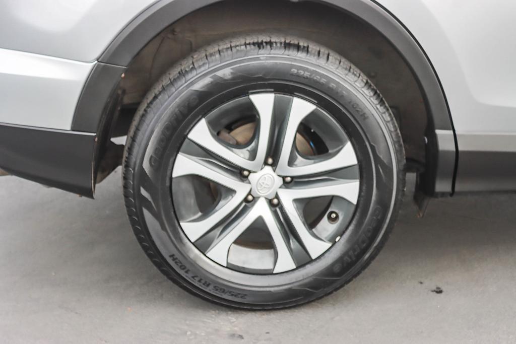 Thumbnail: 2018 Toyota RAV4 - 21