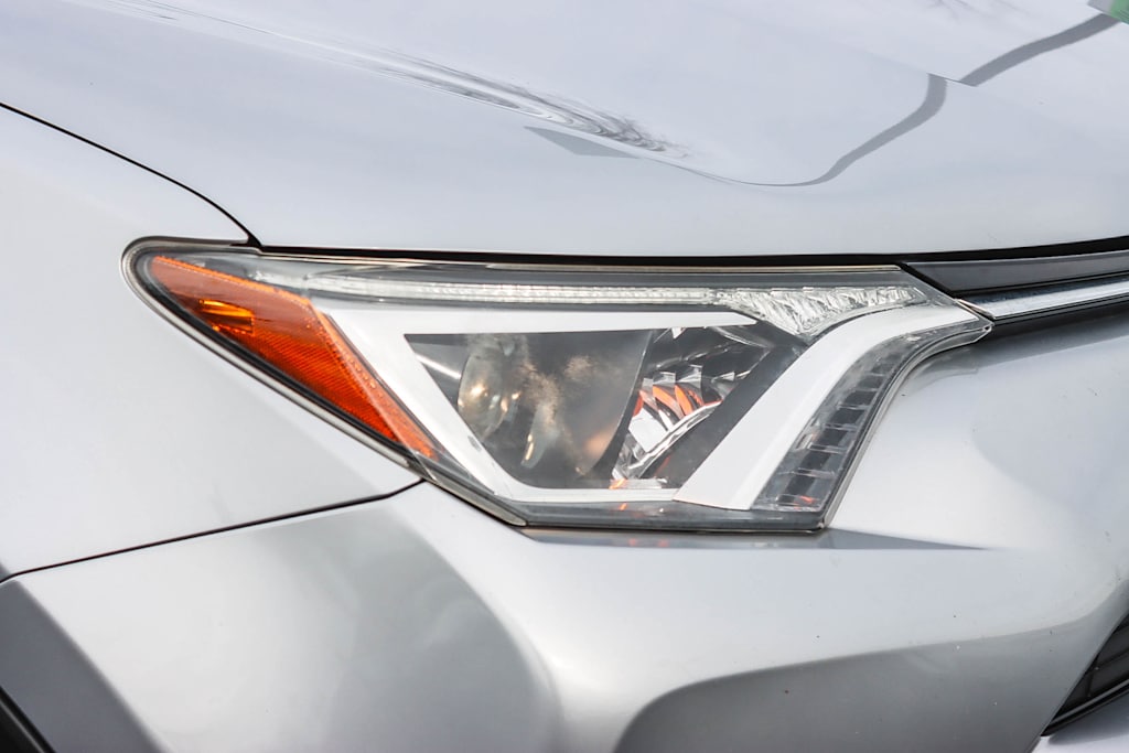 Thumbnail: 2018 Toyota RAV4 - 19