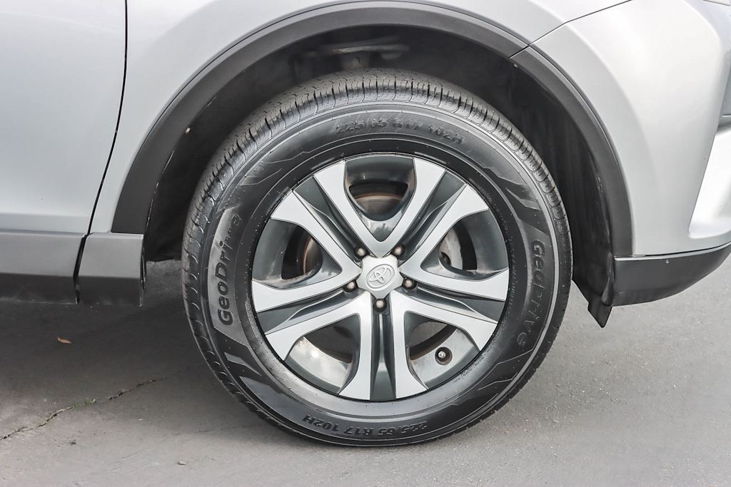 Thumbnail: 2018 Toyota RAV4 - 6