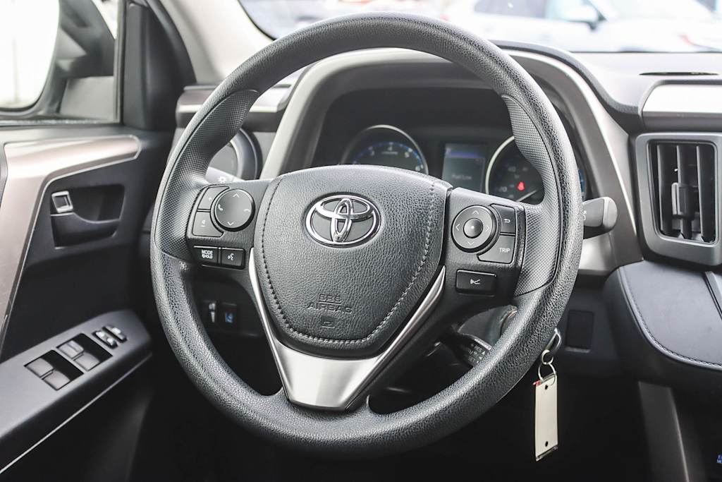 Thumbnail: 2018 Toyota RAV4 - 8