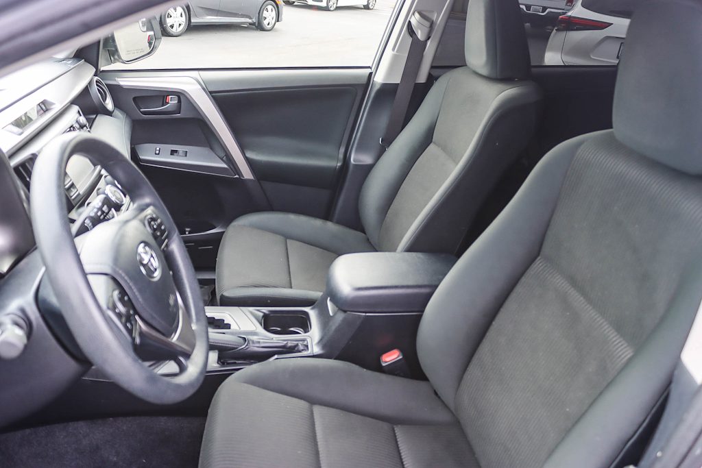 Thumbnail: 2018 Toyota RAV4 - 10