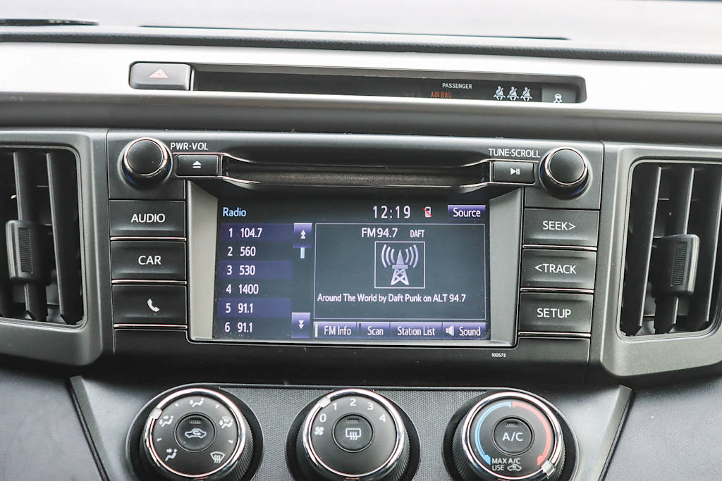 Thumbnail: 2018 Toyota RAV4 - 22