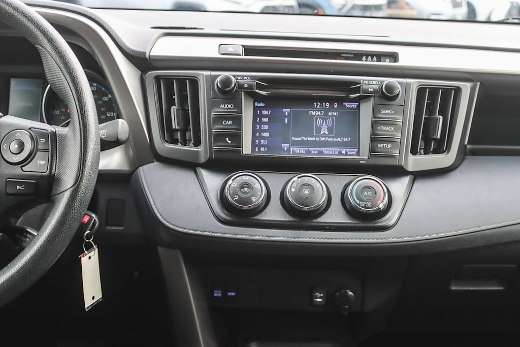 Thumbnail: 2018 Toyota RAV4 - 12