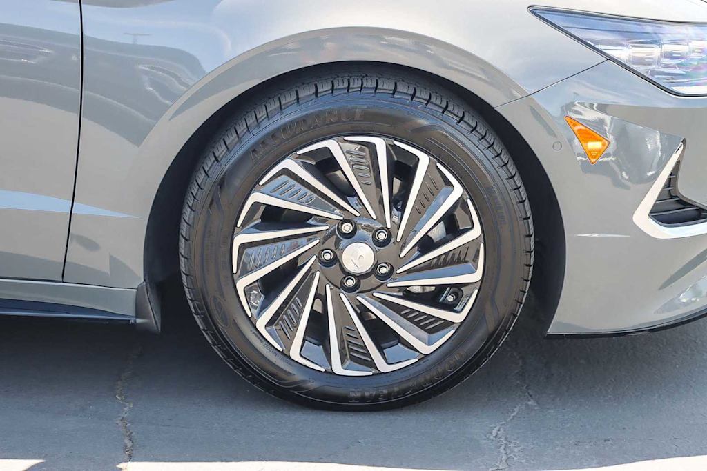 Thumbnail: 2023 Hyundai Sonata - 6