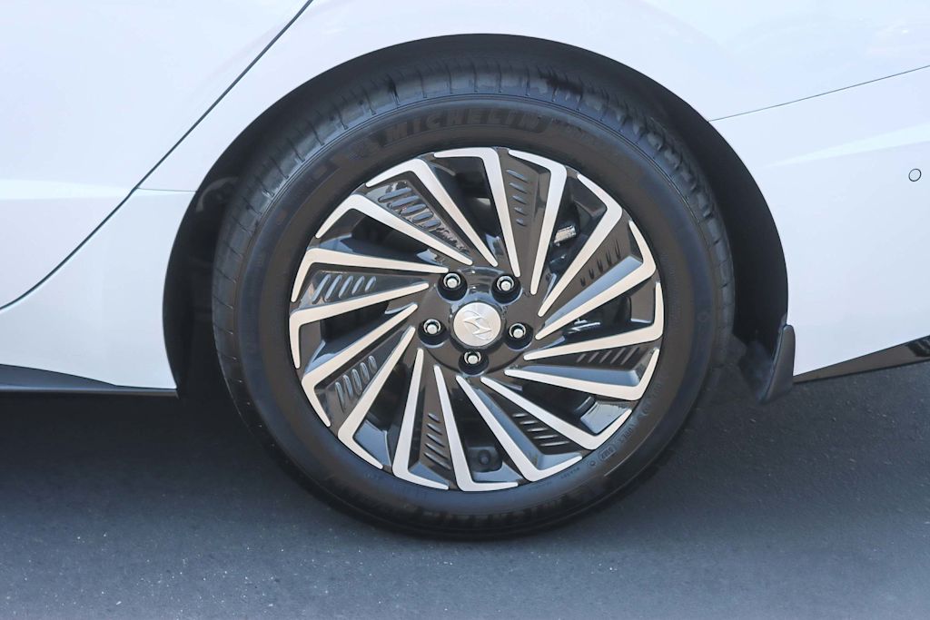 Thumbnail: 2023 Hyundai Sonata - 19