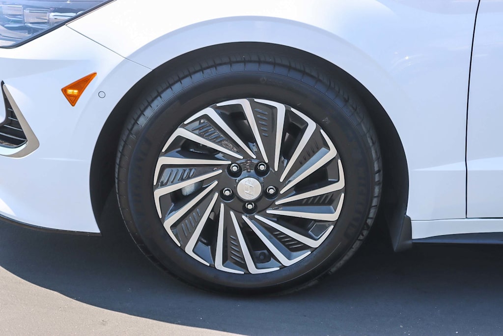 Thumbnail: 2023 Hyundai Sonata - 5