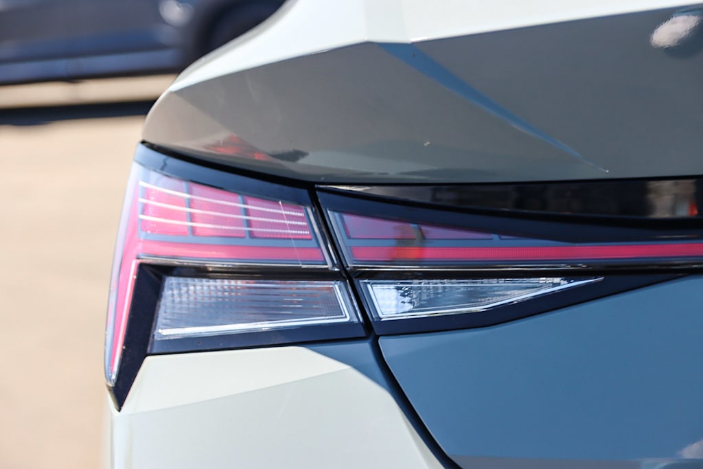 Thumbnail: 2022 Hyundai Elantra - 19