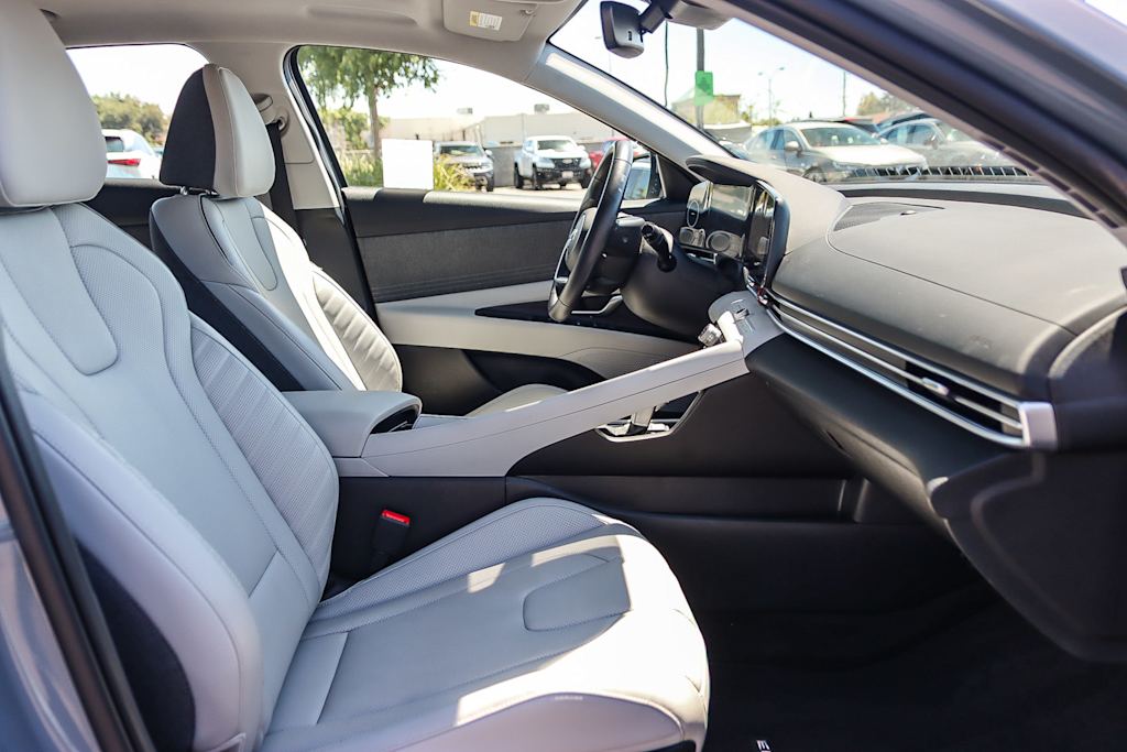 Thumbnail: 2022 Hyundai Elantra - 9
