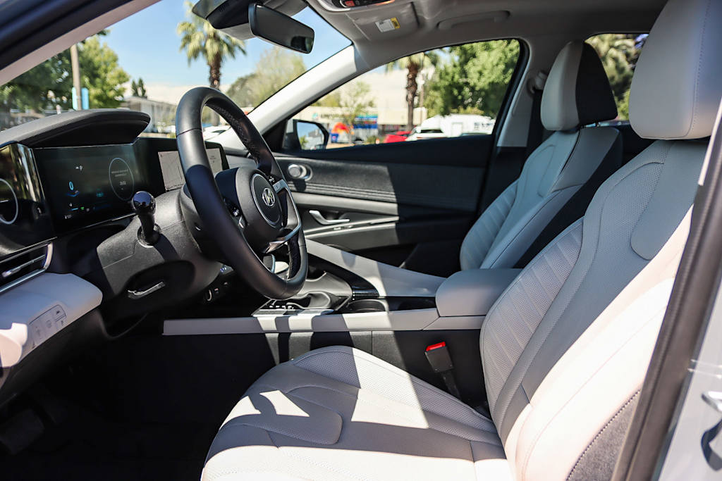 Thumbnail: 2022 Hyundai Elantra - 10