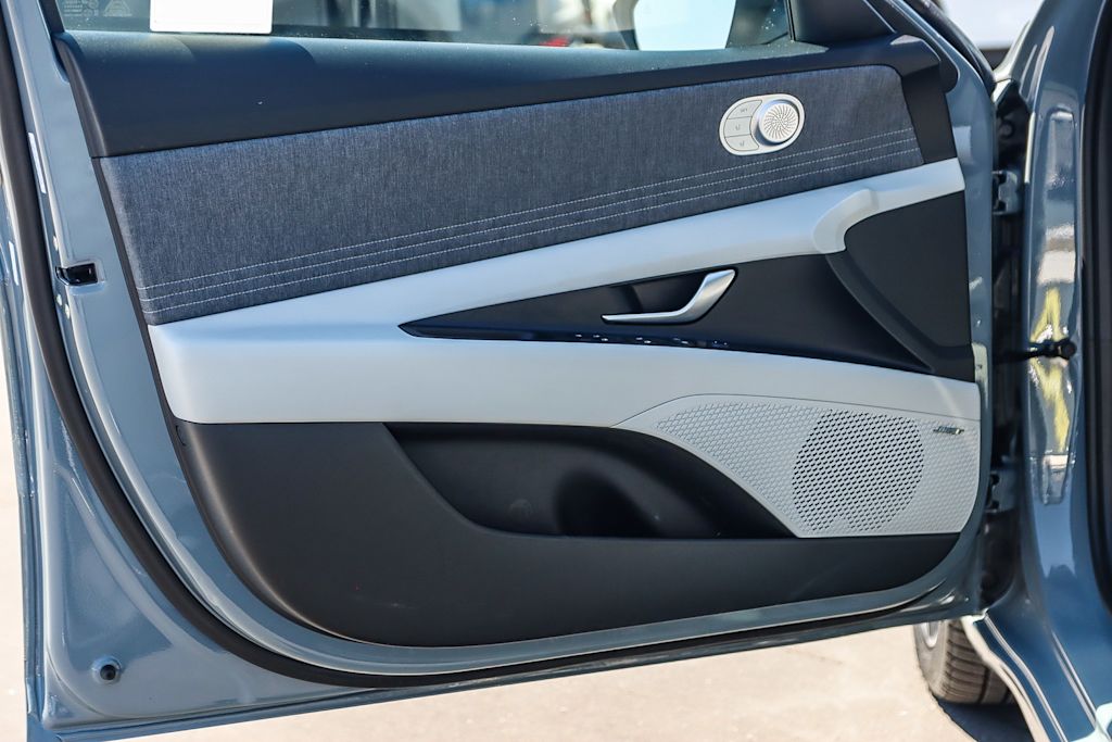 Thumbnail: 2022 Hyundai Elantra - 23