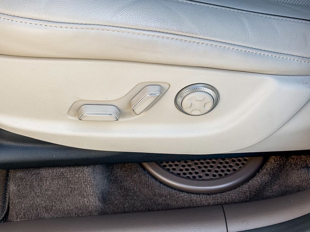 Thumbnail: 2023 Genesis GV80 - 22