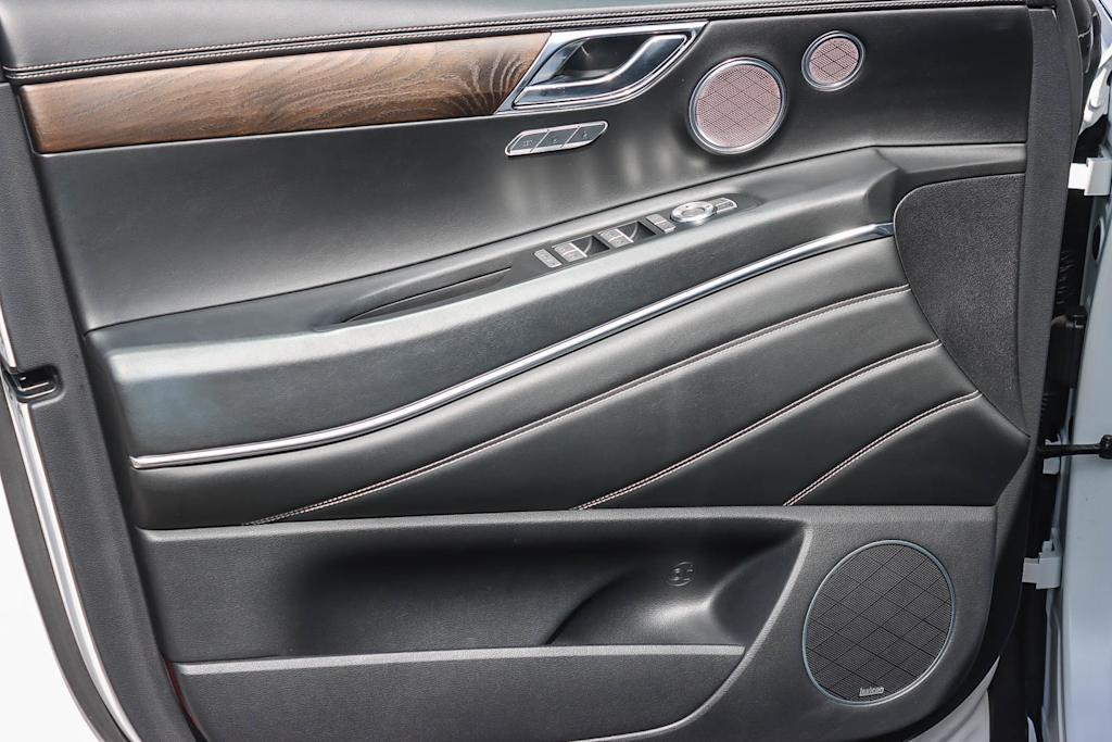 Thumbnail: 2023 Genesis GV80 - 23