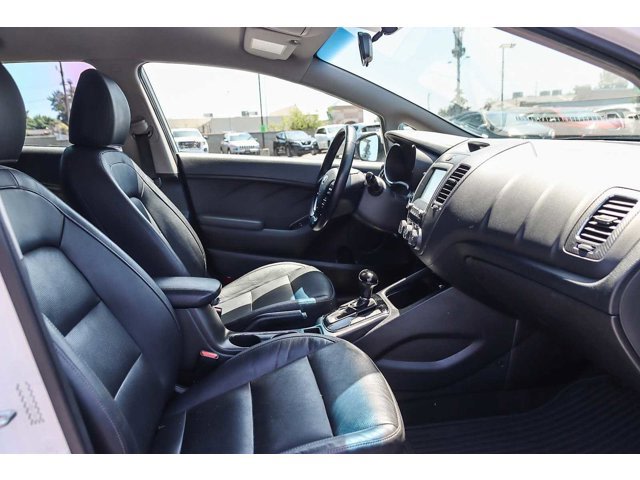 Thumbnail: 2017 Kia Forte - 9