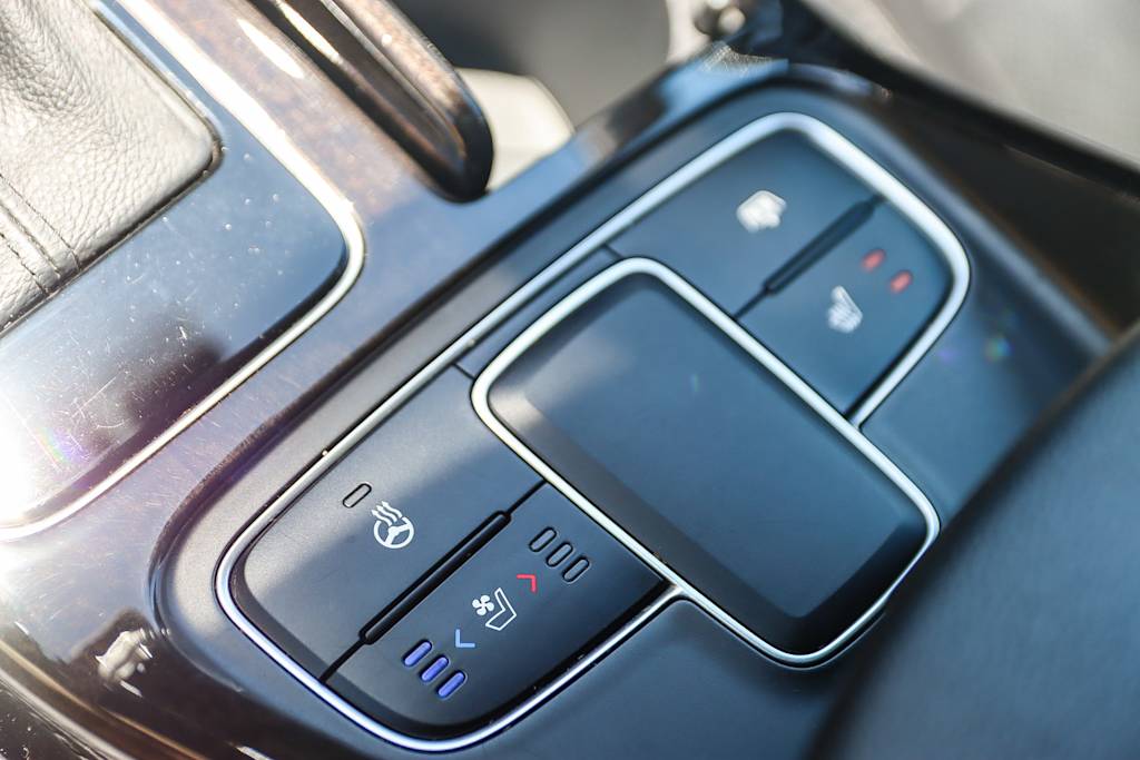 Thumbnail: 2014 Kia Cadenza - 26