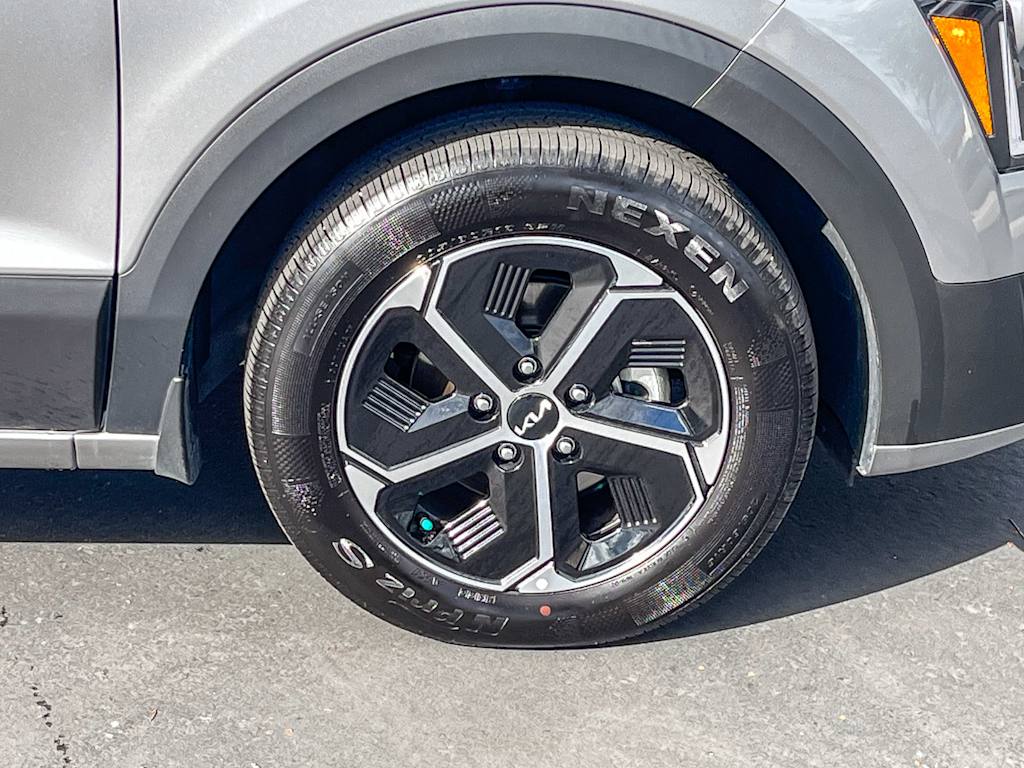 Thumbnail: 2024 Kia Niro - 7