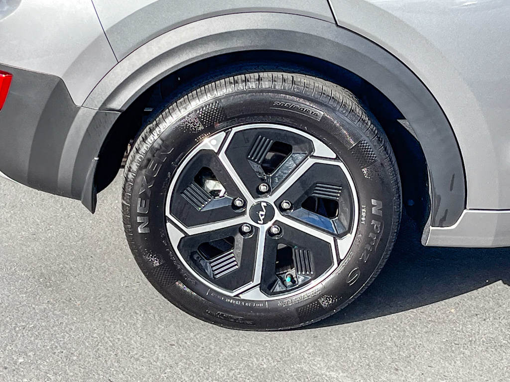 Thumbnail: 2024 Kia Niro - 22