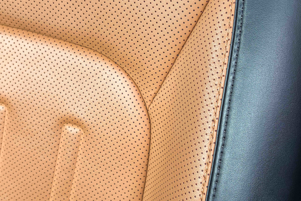 Thumbnail: 2020 Land Rover Defender - 25