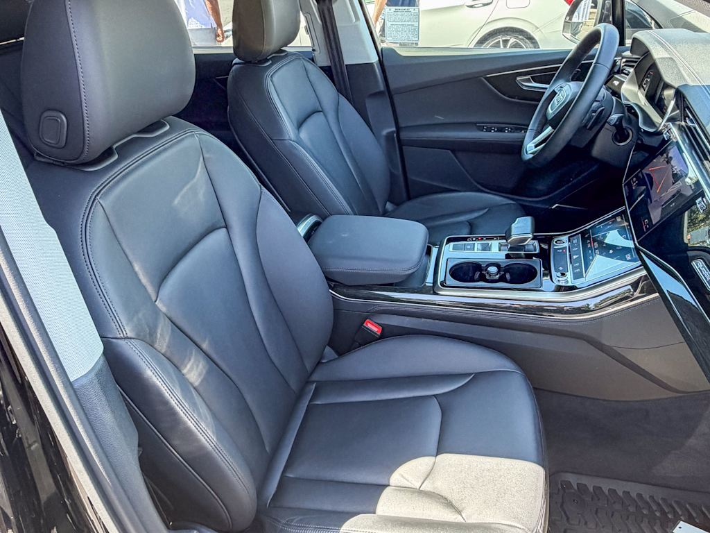 Thumbnail: 2023 Audi Q7 - 10