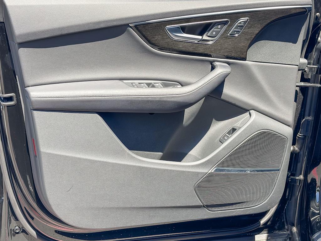 Thumbnail: 2023 Audi Q7 - 23