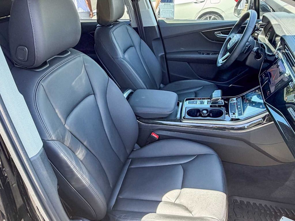 Thumbnail: 2023 Audi Q7 - 10