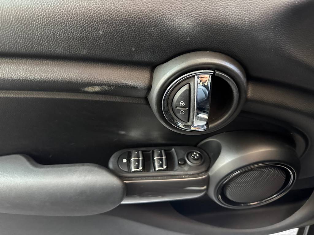 Thumbnail: 2020 MINI Cooper - 20