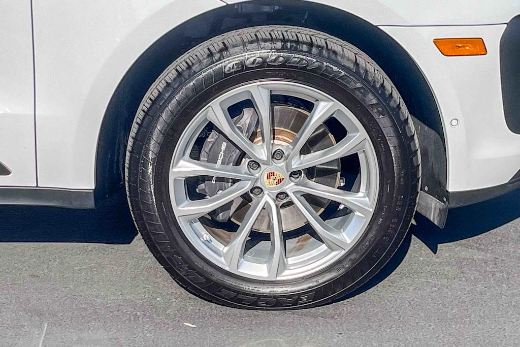 Thumbnail: 2024 Porsche Macan - 6