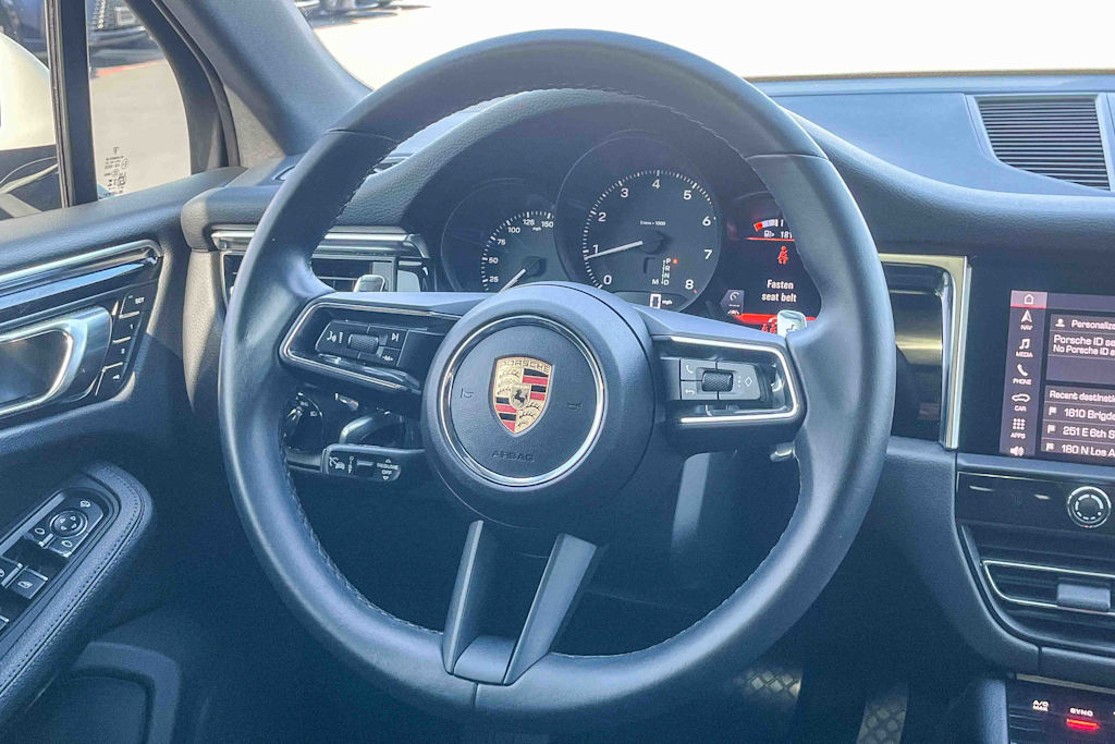 Thumbnail: 2024 Porsche Macan - 12