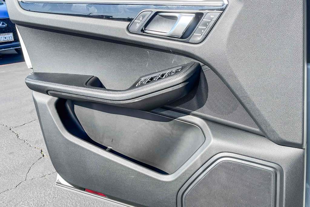 Thumbnail: 2024 Porsche Macan - 23