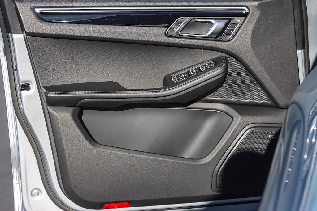 Thumbnail: 2018 Porsche Macan - 21