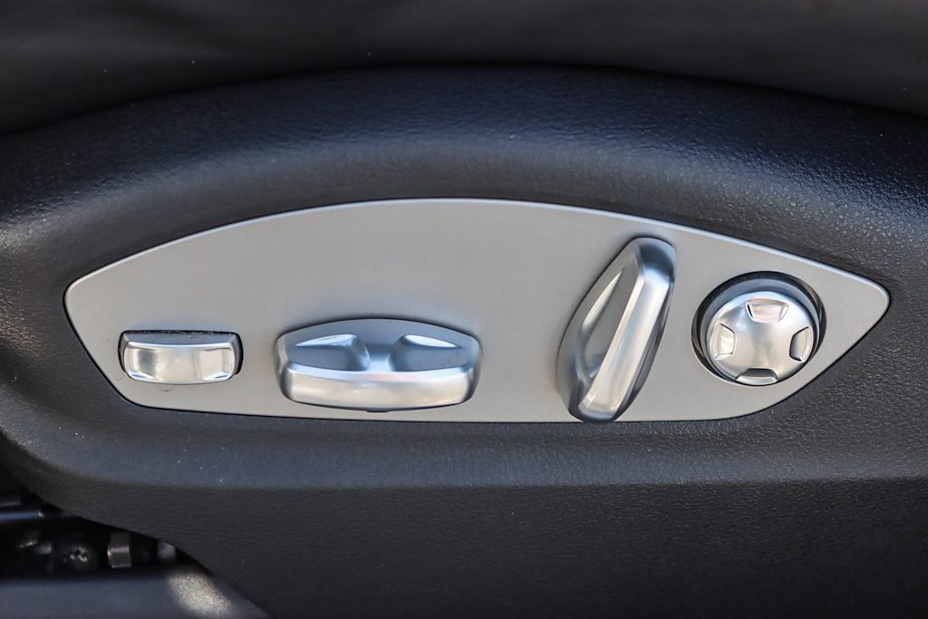 Thumbnail: 2018 Porsche Macan - 22