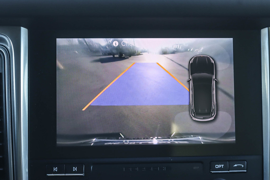 Thumbnail: 2018 Porsche Macan - 25