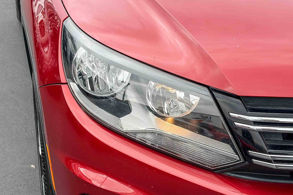 Thumbnail: 2015 Volkswagen Tiguan - 18