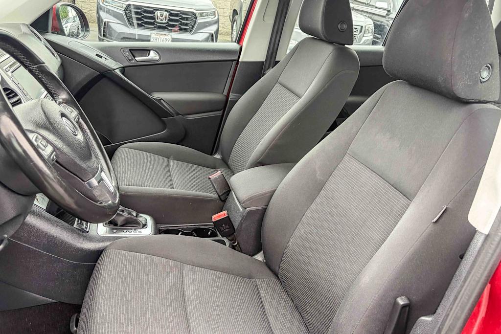 Thumbnail: 2015 Volkswagen Tiguan - 10