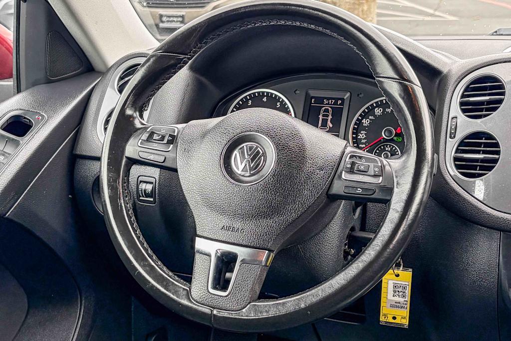 Thumbnail: 2015 Volkswagen Tiguan - 8