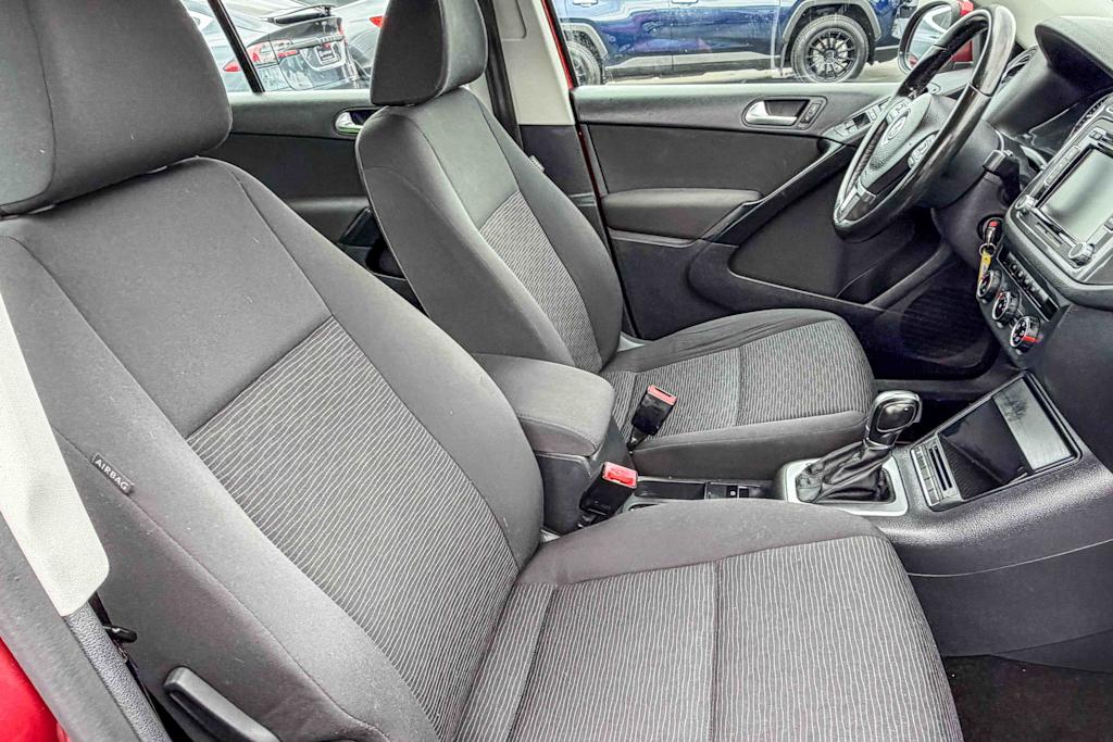 Thumbnail: 2015 Volkswagen Tiguan - 9