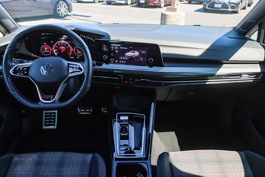Thumbnail: 2023 Volkswagen Golf - 2