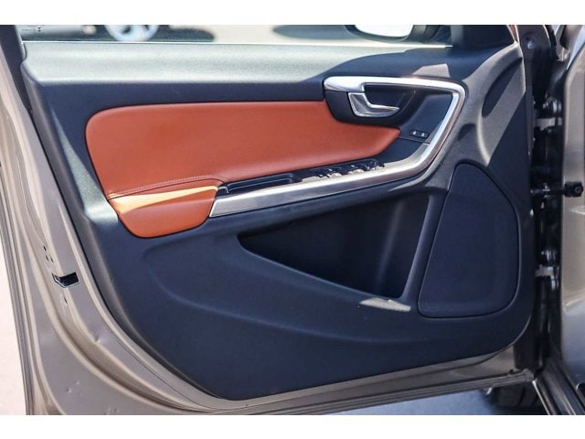 Thumbnail: 2016 Volvo S60 - 31