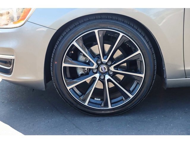 Thumbnail: 2016 Volvo S60 - 6