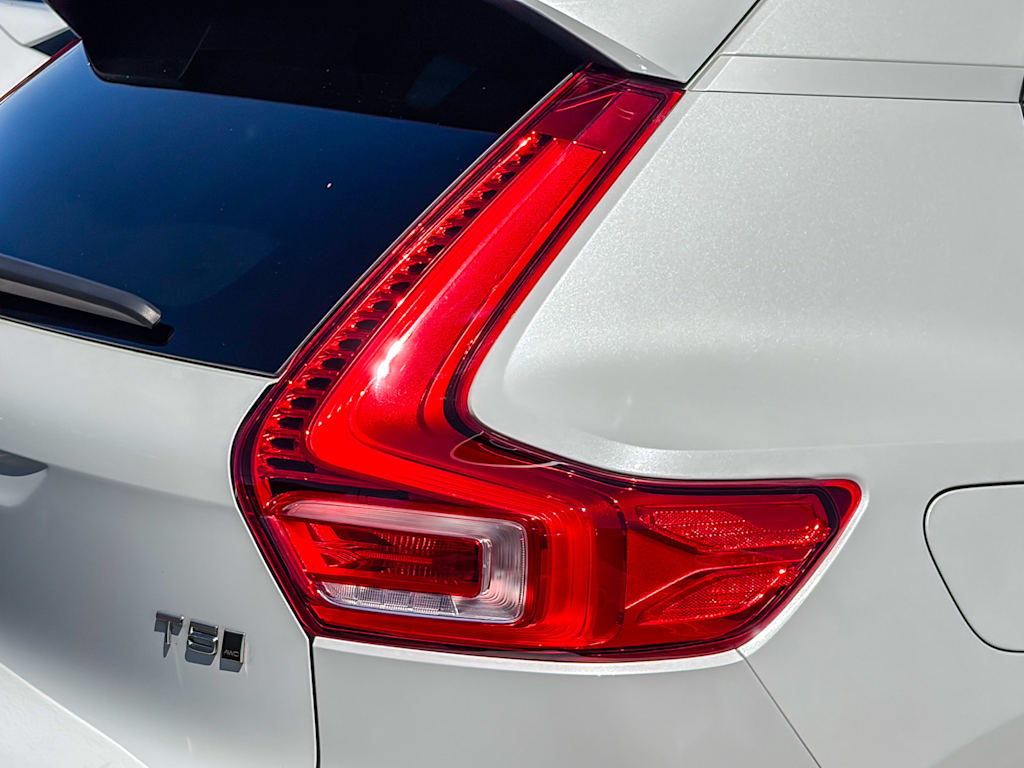 Thumbnail: 2021 Volvo XC40 - 19