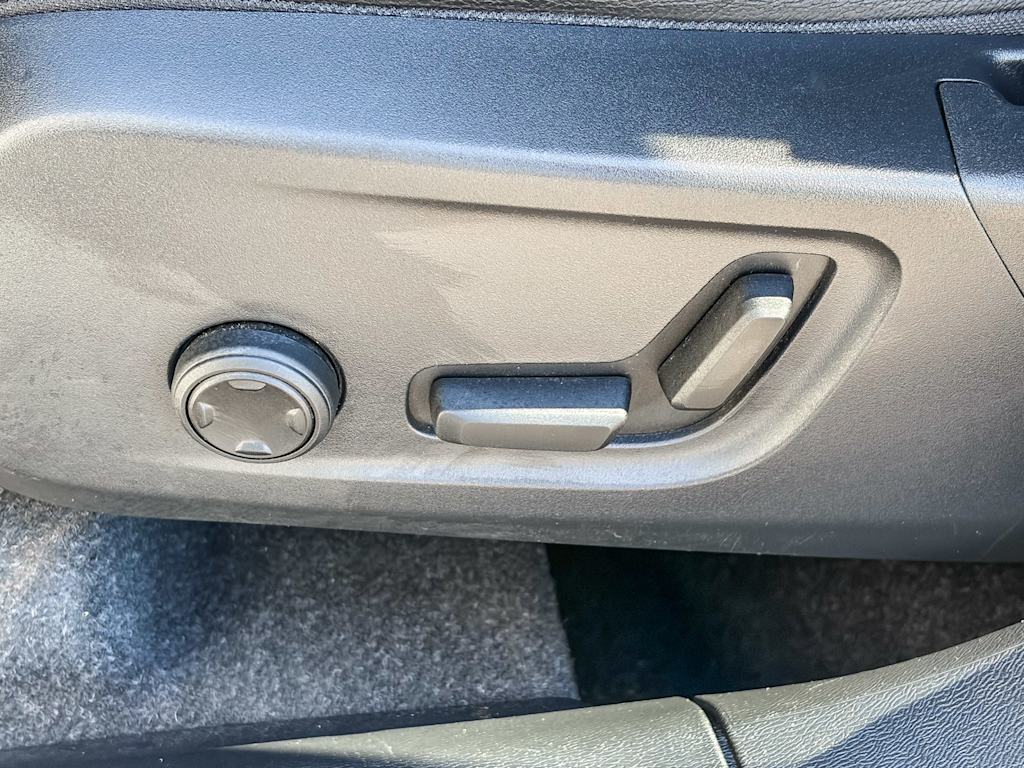 Thumbnail: 2021 Volvo XC40 - 24