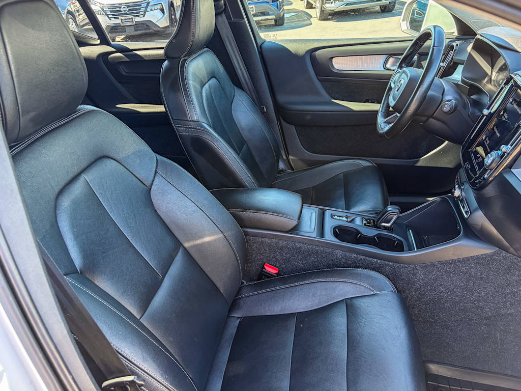 Thumbnail: 2021 Volvo XC40 - 10