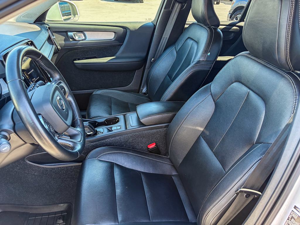 Thumbnail: 2021 Volvo XC40 - 11