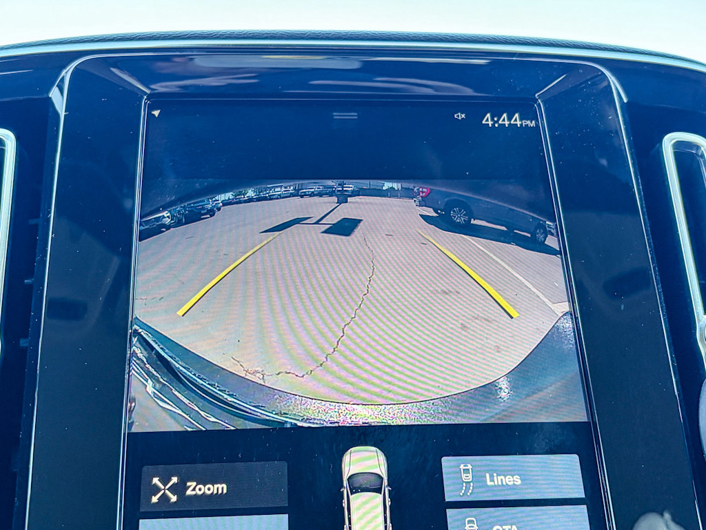 Thumbnail: 2021 Volvo XC40 - 25