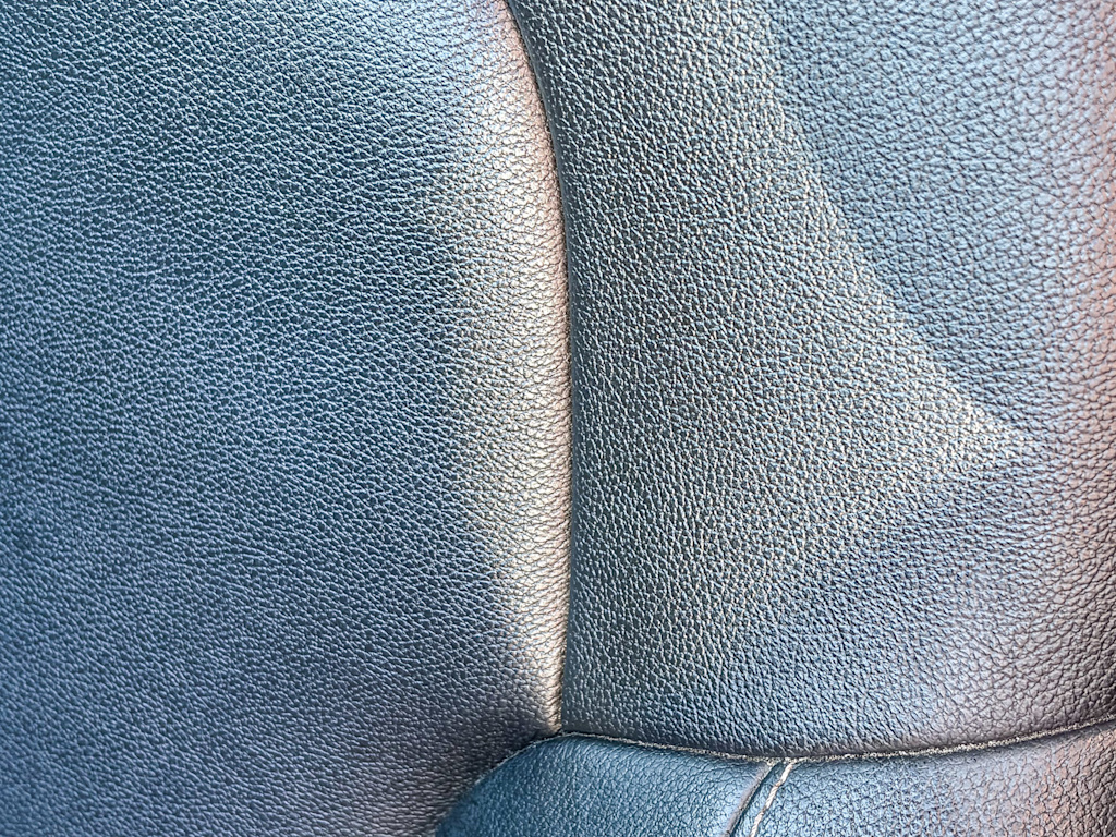 Thumbnail: 2021 Volvo XC40 - 26