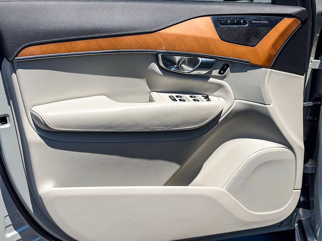 Thumbnail: 2020 Volvo XC90 - 24